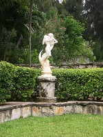 a lovers statue VG