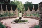 wall fountain yew M